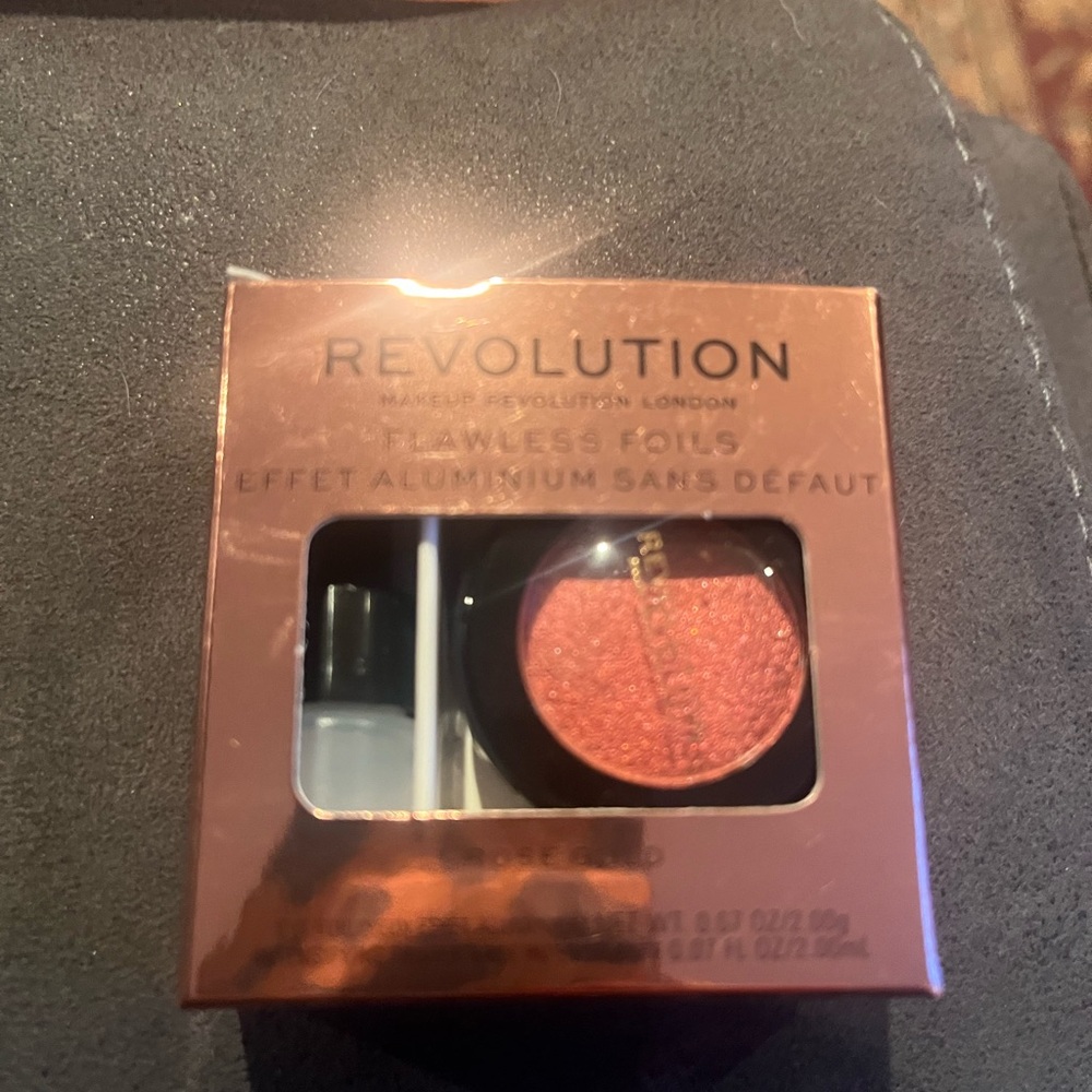Revolution Flawless Foils Eyeshadow - Rose Gold